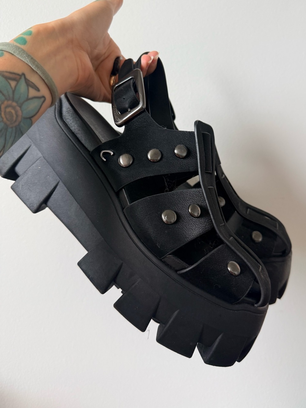 Circus platform sandals 🖤✨